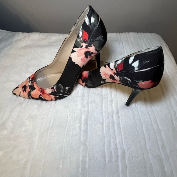 WHBM HEELS - Picture 6 of 6